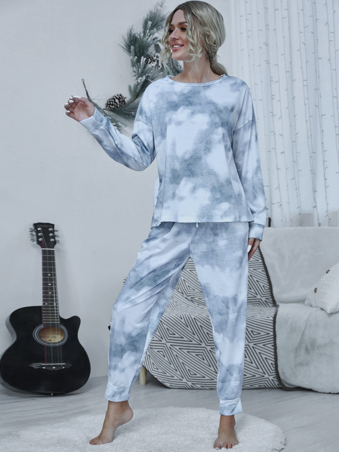 Tyra Tie-dye Polyester Blend Long Sleeve Top and Joggers Two Piece Lounge Set (Multicolor)