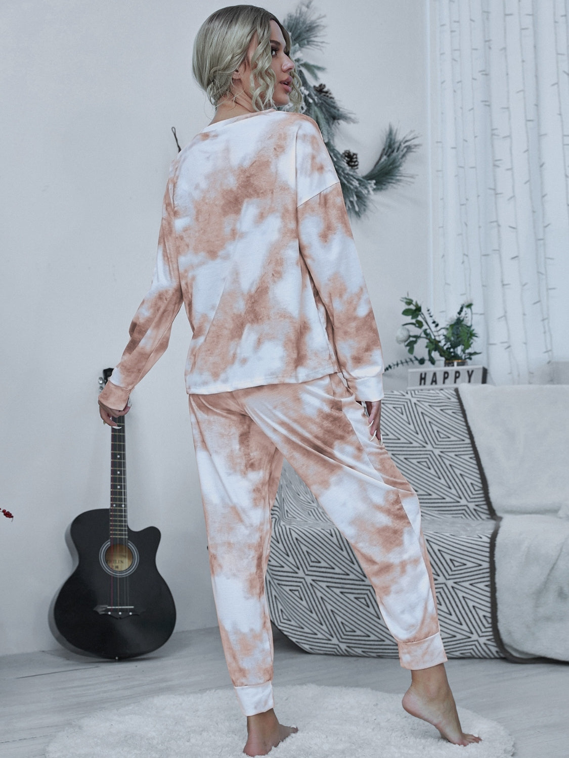 Tyra Tie-dye Polyester Blend Long Sleeve Top and Joggers Two Piece Lounge Set (Multicolor)