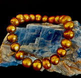 Golden Glow Freshwater Pearl Bracelet – 8–9mm Reiki-Infused Elegance (Medium Fit)