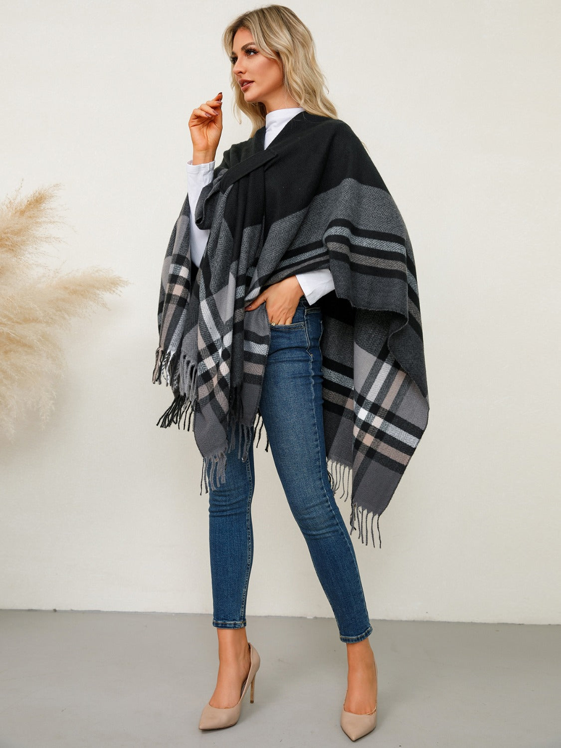 Monah Paloma Polyester Blend Pretty-n-Plush Fringe Detail Contrast Plaid Poncho (Multicolor)