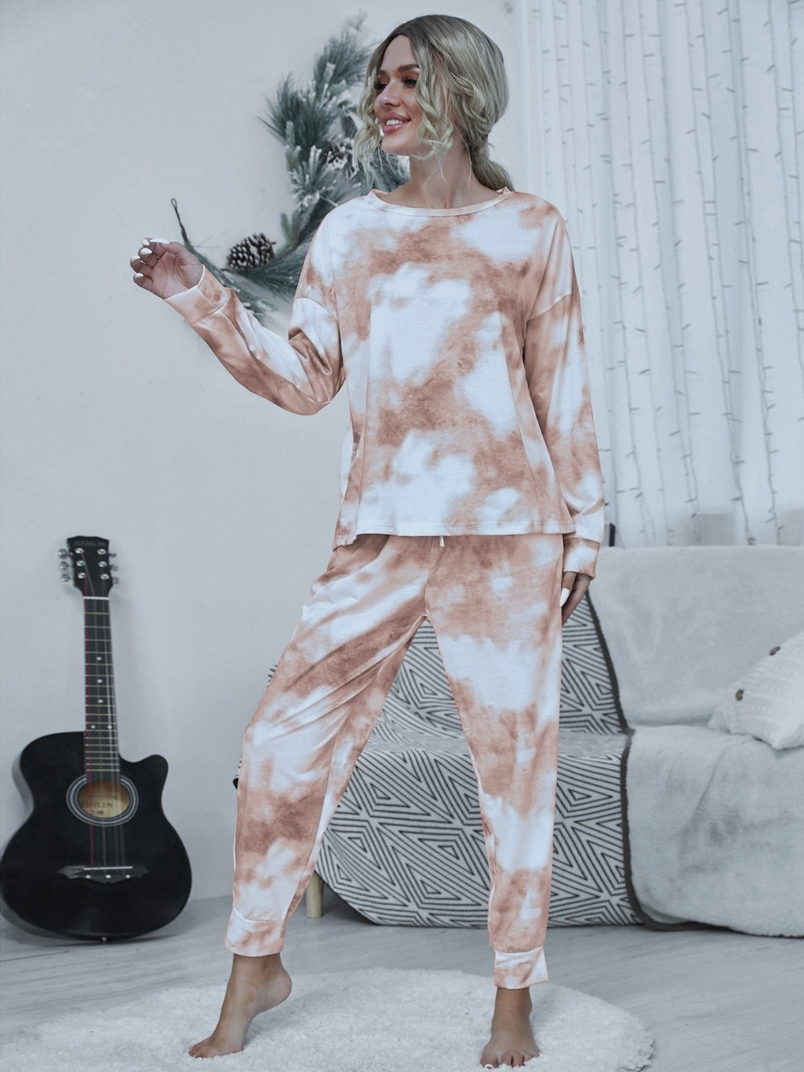 Tyra Tie-dye Polyester Blend Long Sleeve Top and Joggers Two Piece Lounge Set (Multicolor)