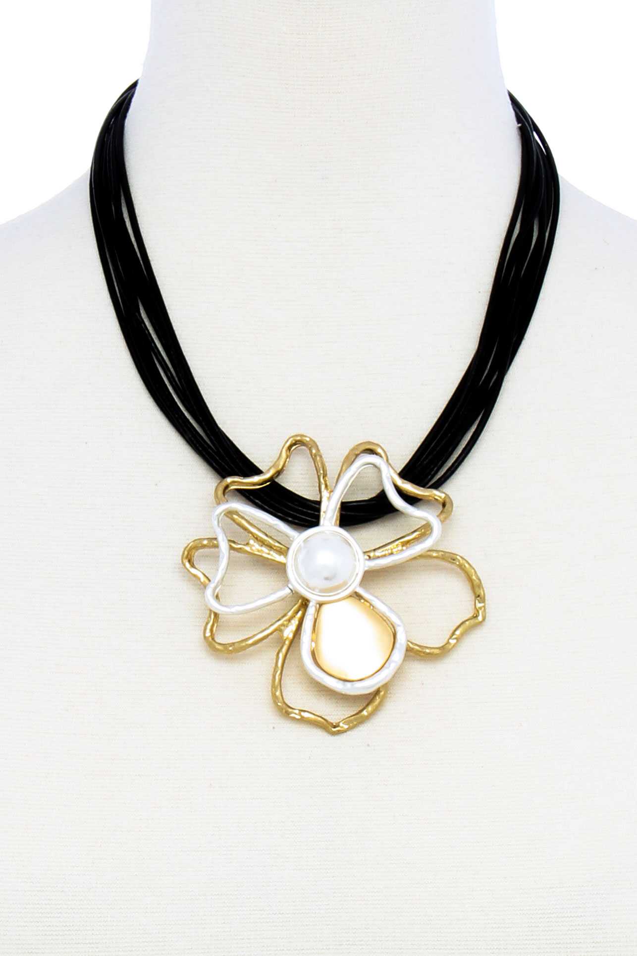 Designer Stylish Flower Pendant Necklace