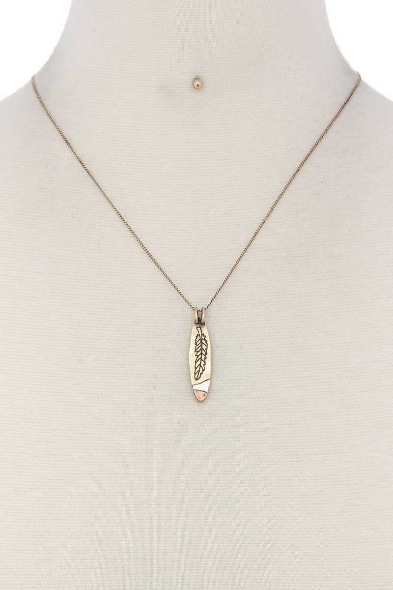 Feather Engrave Oval Shape Necklace