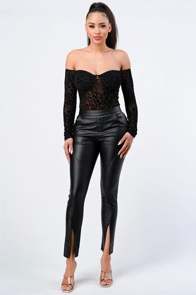 Samantha On Safari 95% Polyester 5% Spandex Leopard Print Off Shoulder Bodysuit (Black)
